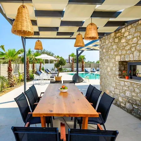 Apollon Lindian Palm By Vilă Kiotari